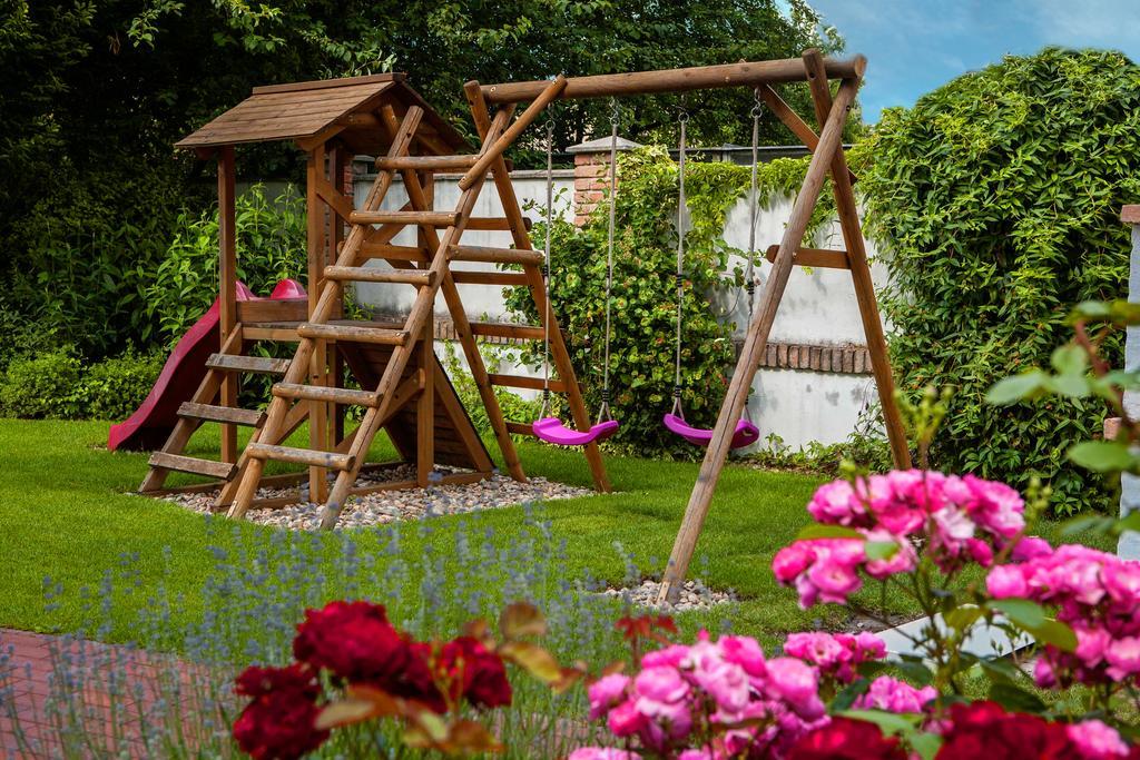 Villa Rosa Dunajská Streda Eksteriør billede
